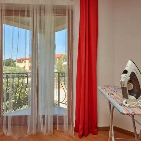 Villa House Gordana For 6-8 Persons With New Jacuzzi And Swimming Pool Liznjan