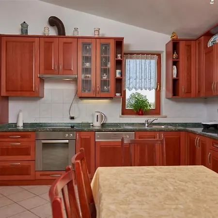 House Gordana For 6-8 Persons With New Jacuzzi And Swimming Pool Villa Liznjan
