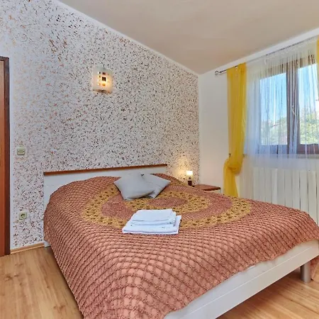 House Gordana For 6-8 Persons With New Jacuzzi And Swimming Pool