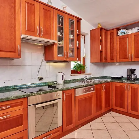 House Gordana For 6-8 Persons With New Jacuzzi And Swimming Pool Liznjan