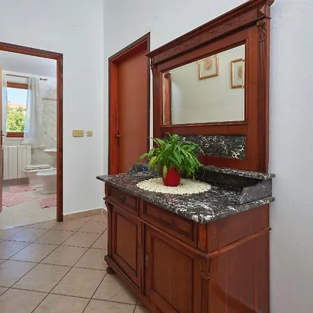 House Gordana For 6-8 Persons With New Jacuzzi And Swimming Pool Liznjan